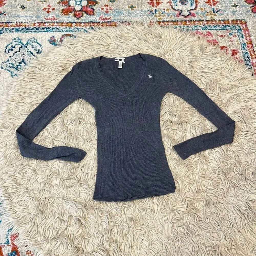 Vintage Y2K Abercrombie & Fitch ribbed v neck shirt size medium